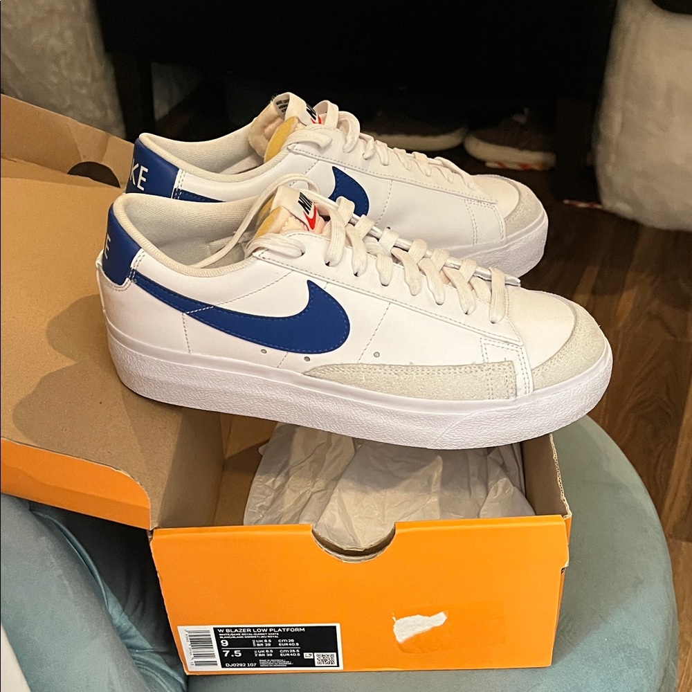 Nike Women’s White & Blue Low-Top Sneakers